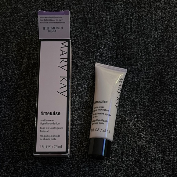 Mary Kay Timewise Liquid Foundation, beige 8 - Picture 1 of 3
